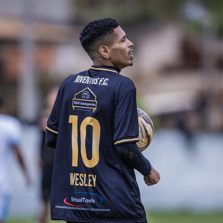 Wesley, camisa 10 e artilheiro da temporada