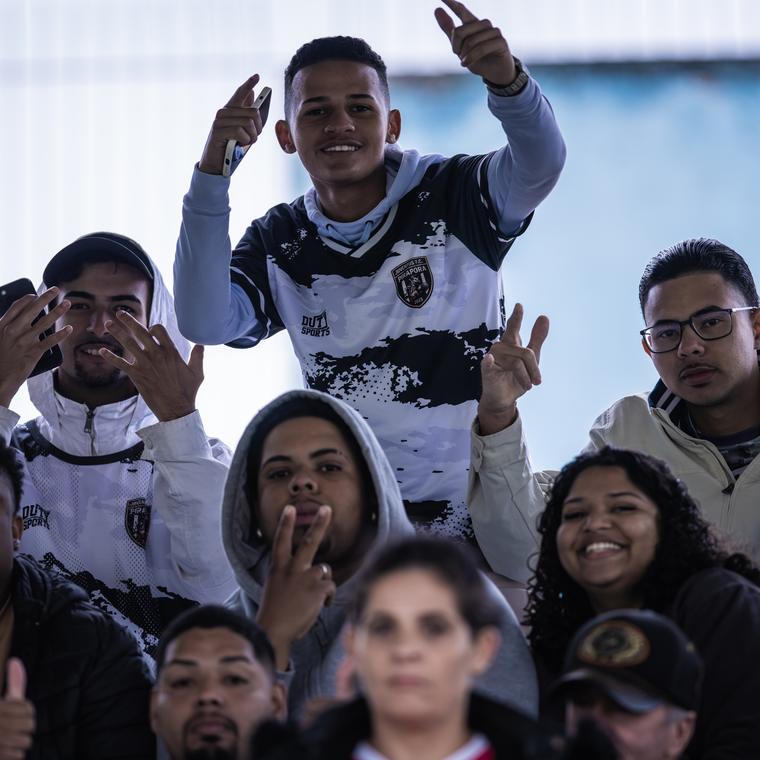 A torcida do Juventus na arquibancada